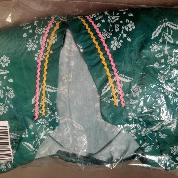 Green Top with Floral and Embroidered Details - Picture 2 of 5